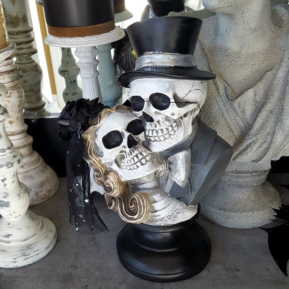 NEW! GOTH Romance BRIDE & GROOM SKELETON DECOR - Picture 1 of 7